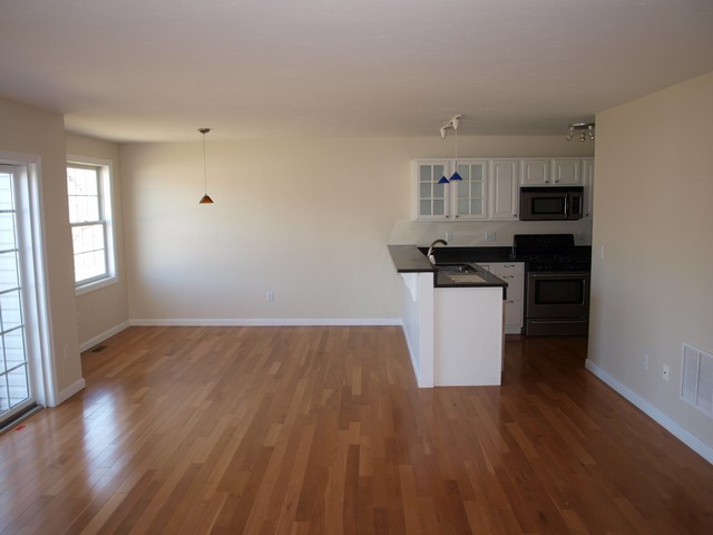 297 Sabin St Unit 8Putnam, CT, 06260Windham County