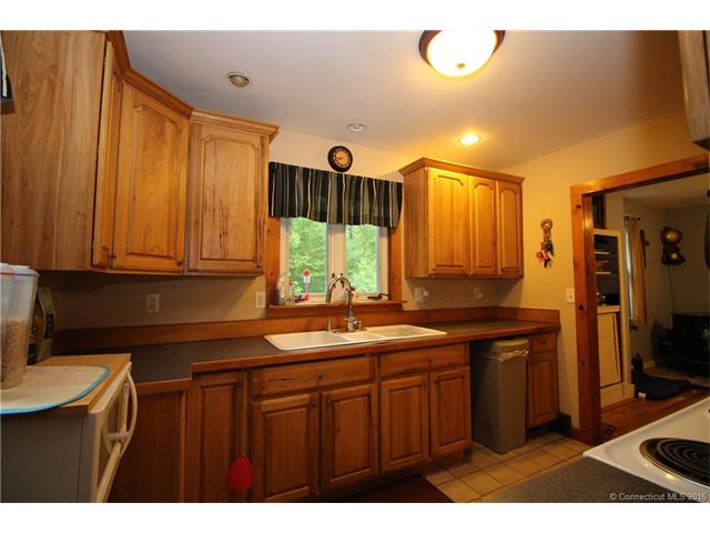 563 Jerusalem Rd, Windham, CT 06280