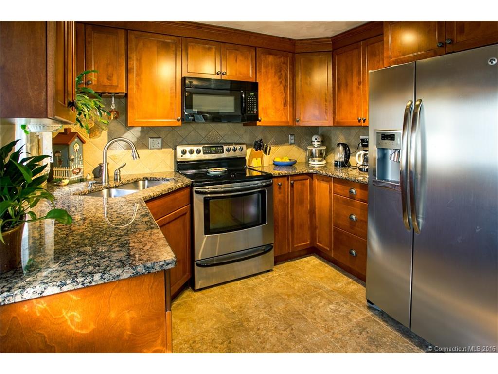 36 Crooked Trl, Woodstock, CT 06281