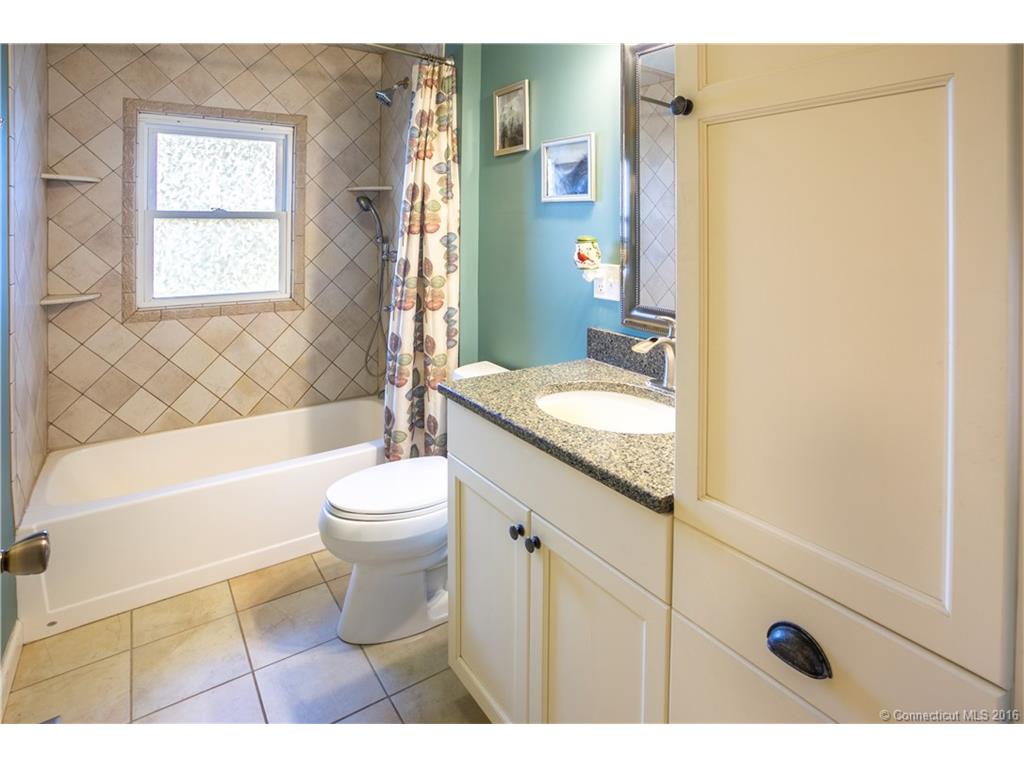 36 Crooked Trl, Woodstock, CT 06281