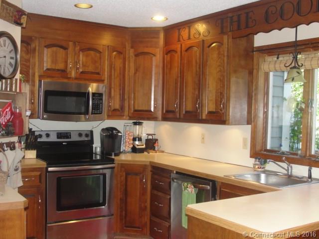 611 Ocean Ave, New London, CT 06320