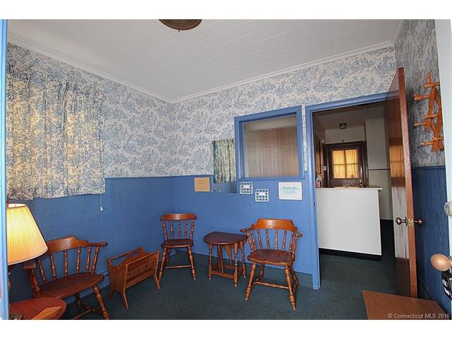 195 Vauxhall St, New London, CT 06320