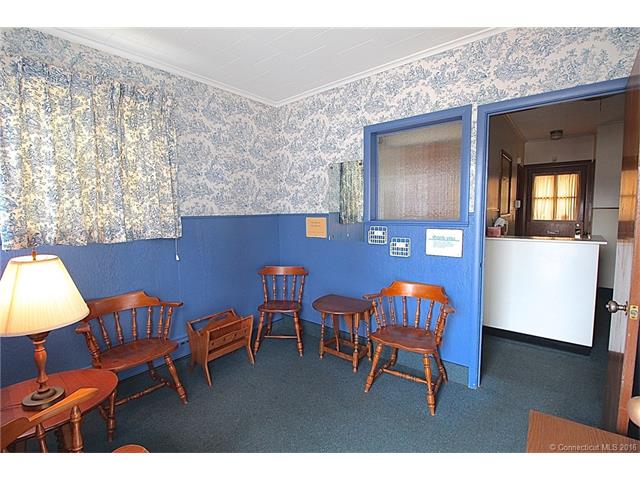195 Vauxhall St, New London, CT 06320
