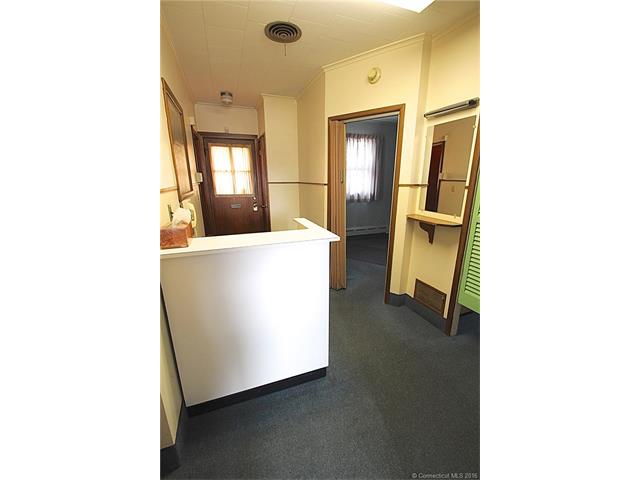 195 Vauxhall St, New London, CT 06320