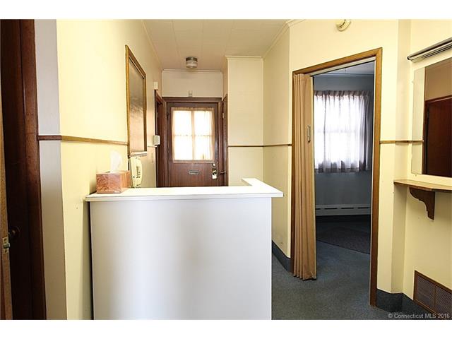 195 Vauxhall St, New London, CT 06320