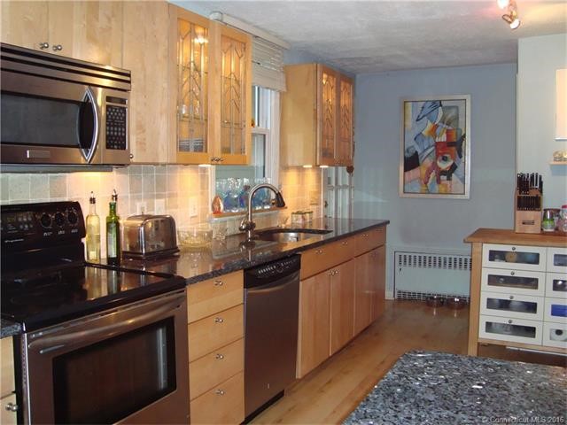 635Ocean Ave, New London, CT 06320