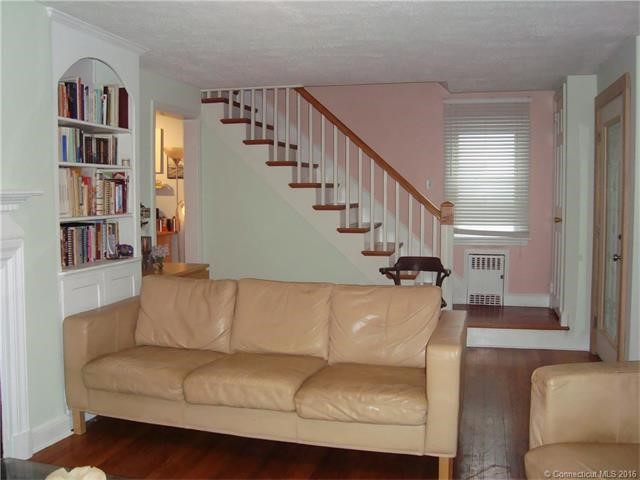 635Ocean Ave, New London, CT 06320