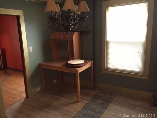 19 Bragaw St, New London, CT 06320
