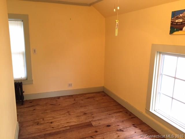 19 Bragaw St, New London, CT 06320