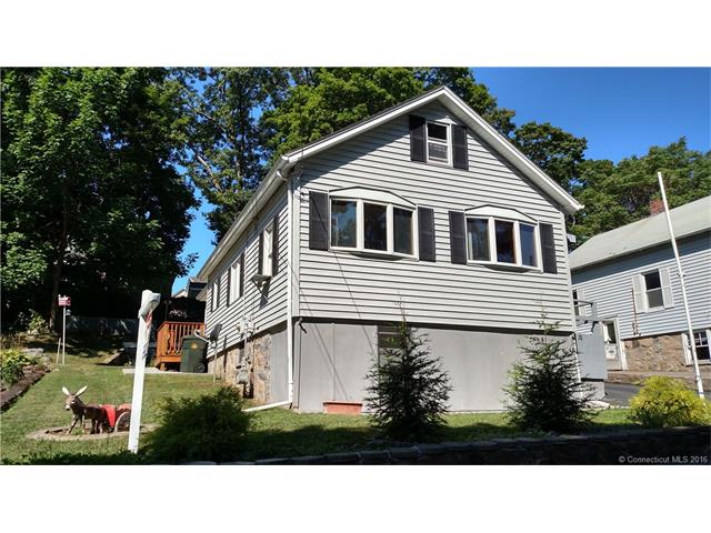 38 Acorn Ct, New London, CT 06320