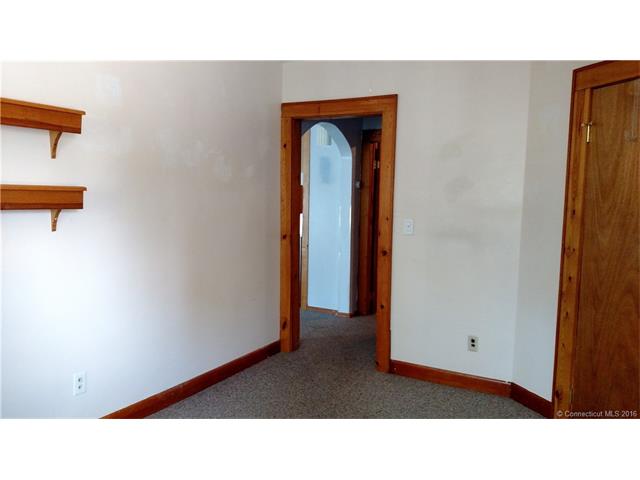 38 Acorn Ct, New London, CT 06320