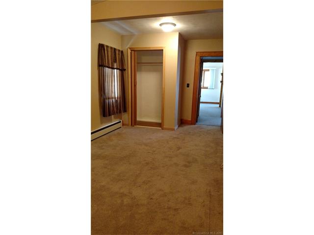 38 Acorn Ct, New London, CT 06320