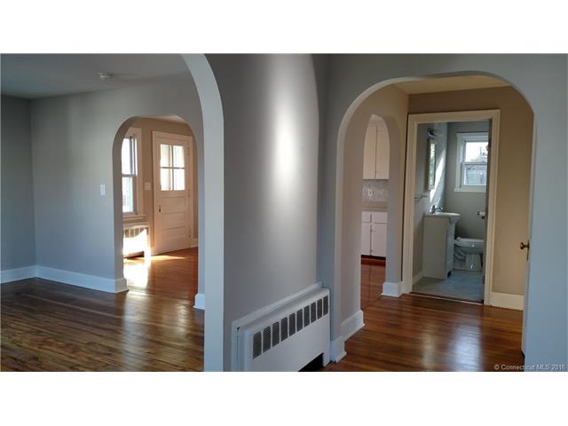 16 Ann St, New London, CT 06320