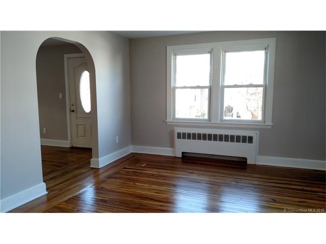 16 Ann St, New London, CT 06320