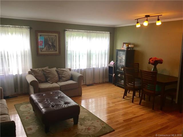 19 Hawthorne Dr, New London, CT 06320
