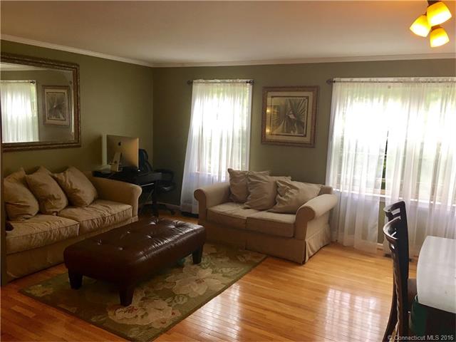 19 Hawthorne Dr, New London, CT 06320