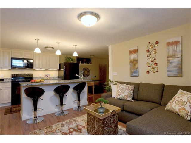 9 Brewer St, New London, CT 06320