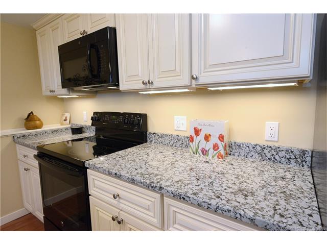 9 Brewer St, New London, CT 06320