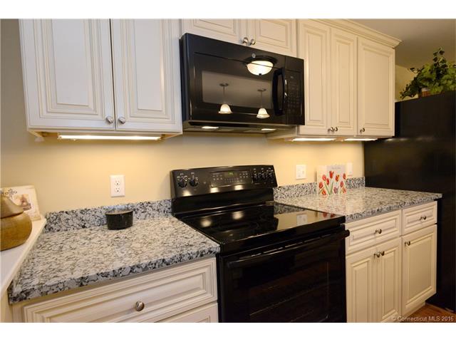 9 Brewer St, New London, CT 06320