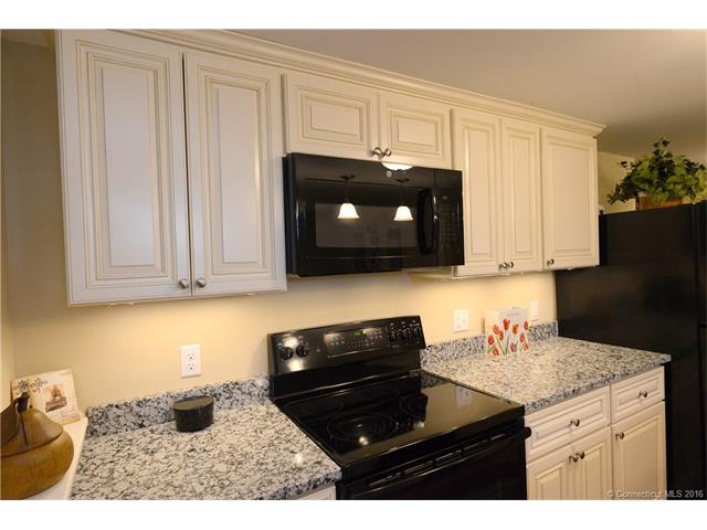 9 Brewer St, New London, CT 06320