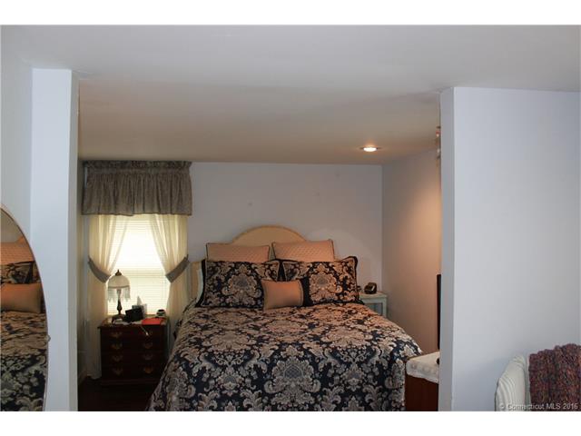 13Steward St, New London, CT 06320