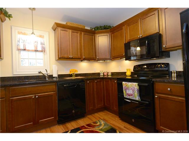 28 Reed St, New London, CT 06320
