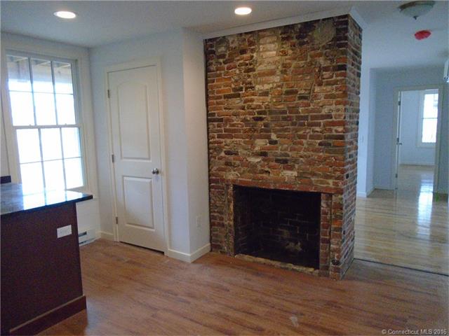 9 Brewer St, New London, CT 06320