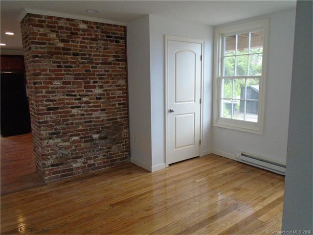 9 Brewer St, New London, CT 06320