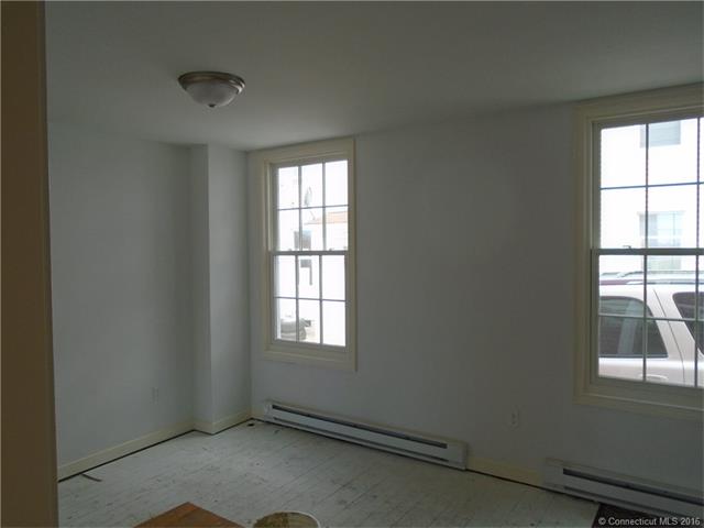 9 Brewer St, New London, CT 06320