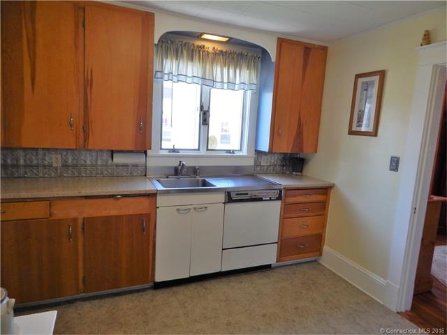 409Ocean Ave, New London, CT 06320