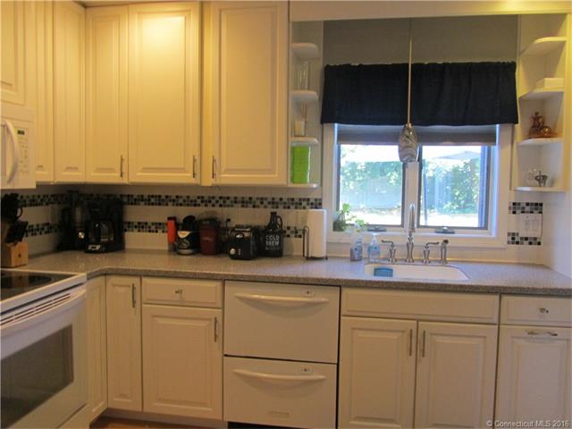 611 Ocean Ave, New London, CT 06320
