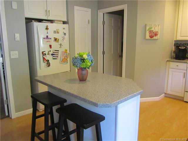 611 Ocean Ave, New London, CT 06320
