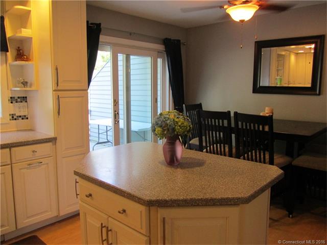 611 Ocean Ave, New London, CT 06320
