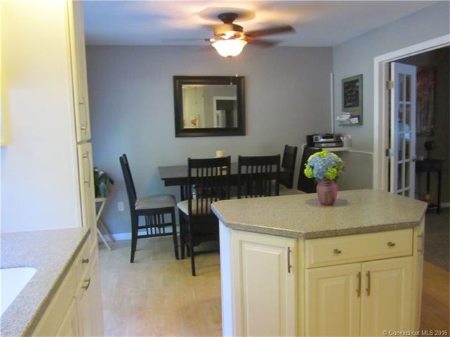611 Ocean Ave, New London, CT 06320