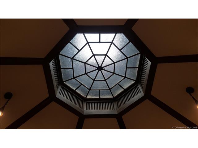 36 Bellevue Pl, New London, CT 06320