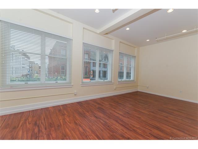 147 State St, New London, CT 06320