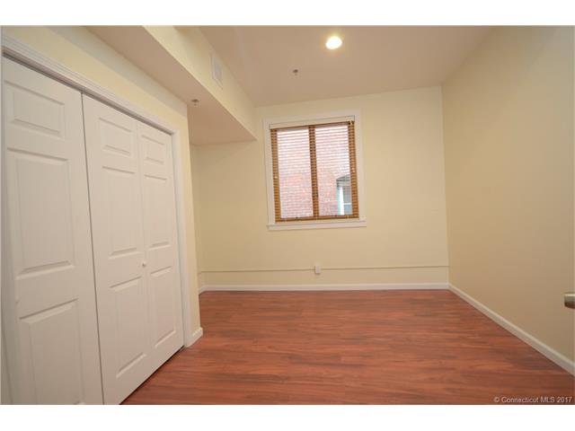 147 State St, New London, CT 06320