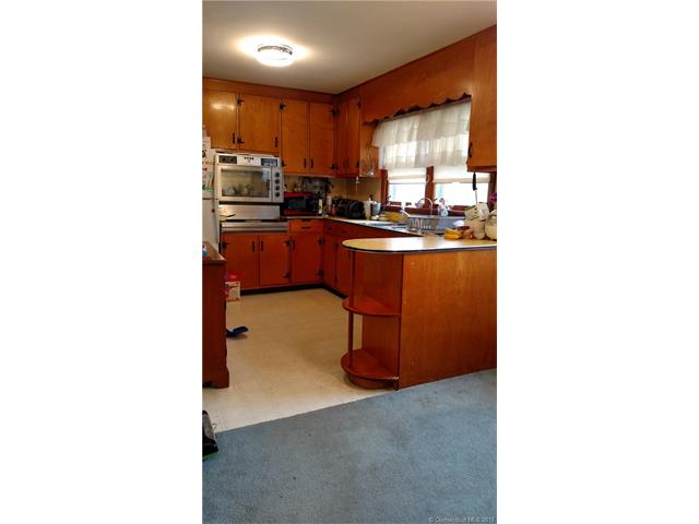 51 Raymond St, New London, CT 06320