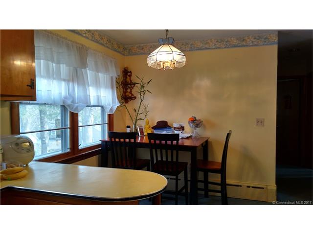 51 Raymond St, New London, CT 06320