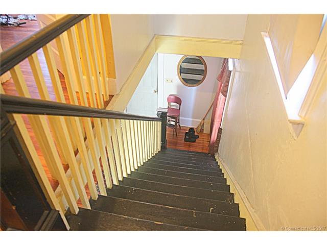 142 Squire St, New London, CT 06320