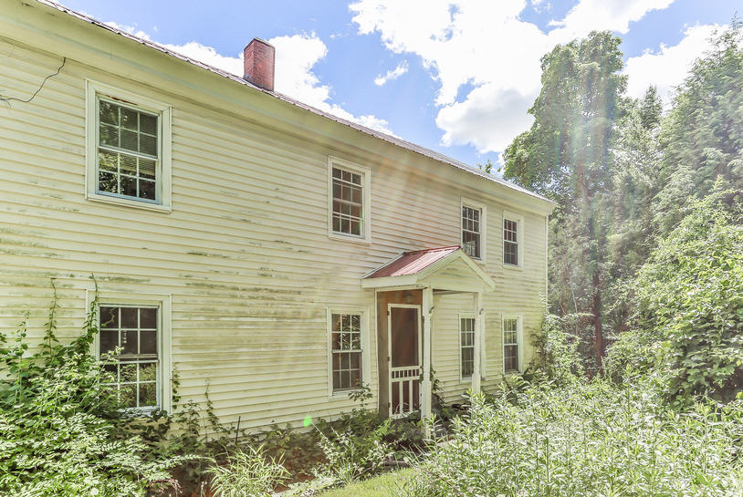 215 Wauregan Rd, Canterbury, CT 06331