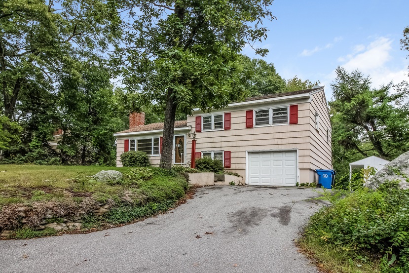 1 Richard Rd, Gales Ferry, CT 06335