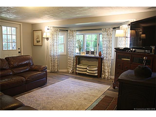 31 Pinelock Dr, Ledyard, CT 06335