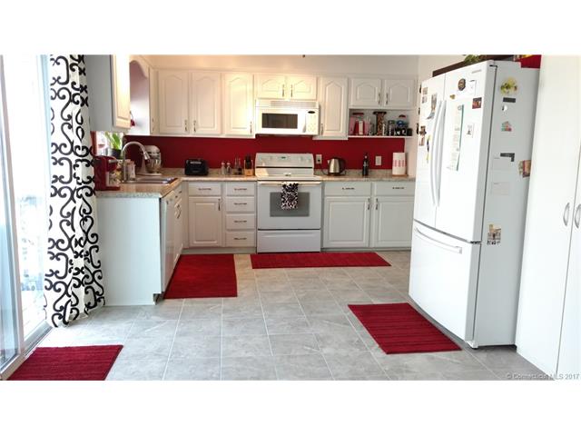 5 Little John Ct, Ledyard, CT 06335