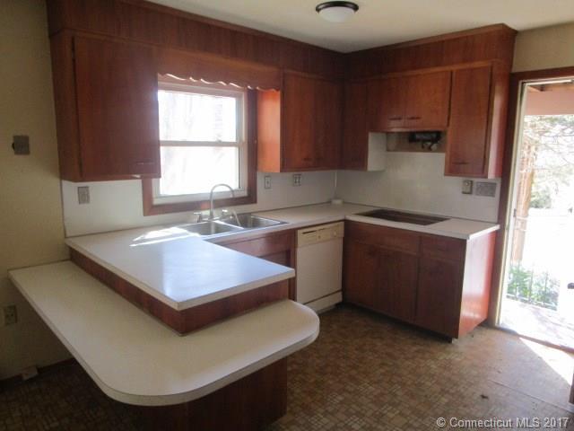 2 Whalehead Dr, Ledyard, CT 06335