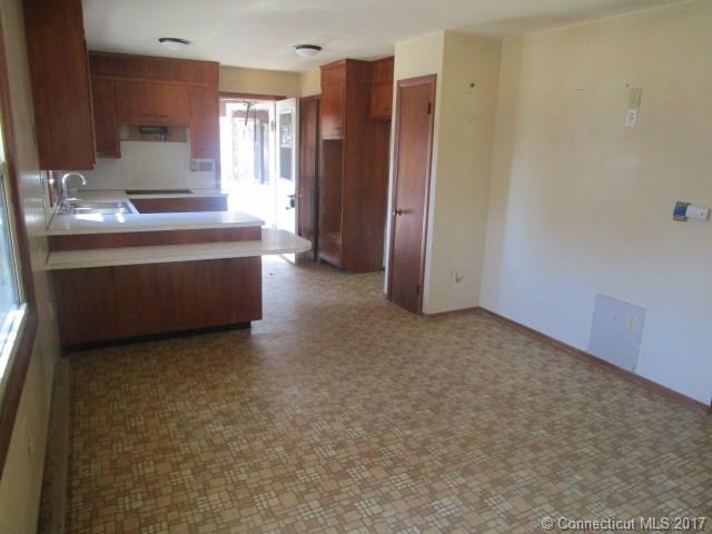 2 Whalehead Dr, Ledyard, CT 06335