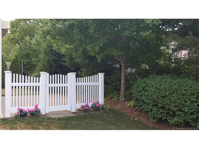 3 Cliff Rd, Ledyard, CT 06339