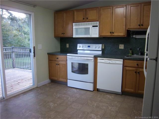 8 Carriage Trl, Ledyard, CT 06339