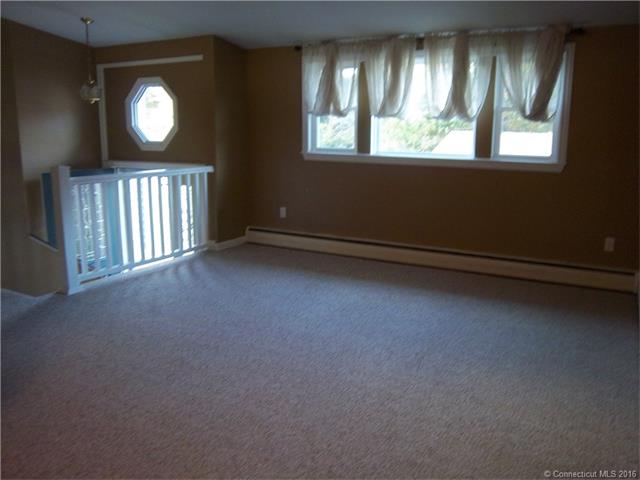 8 Carriage Trl, Ledyard, CT 06339