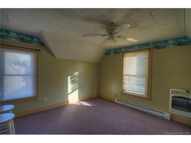 210 Mitchell St, Groton, CT 06340